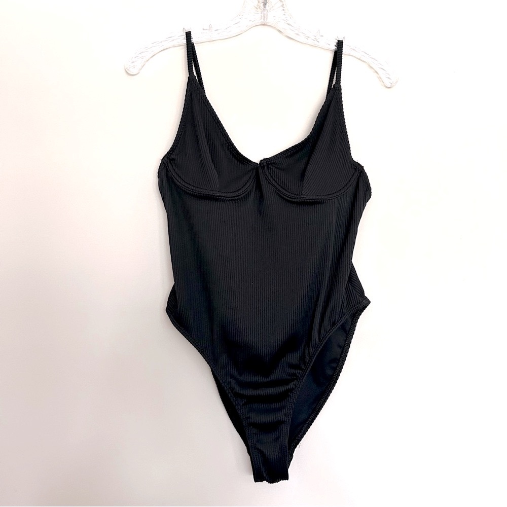 ReVamped Women’s Black Wired Ribbed One Piece Swimsuit w/Adjustable Straps